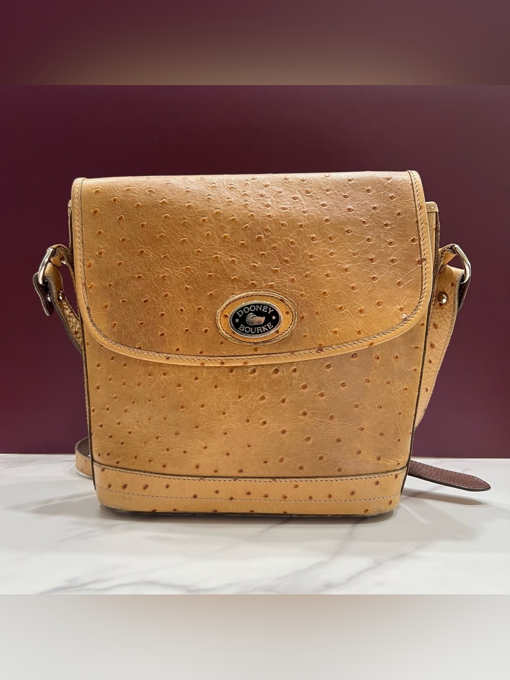 Vintage Dooney & Bourke Ostrich Embossed Leather Large Flap Bag Crossbody Strap - Picture 2 of 11